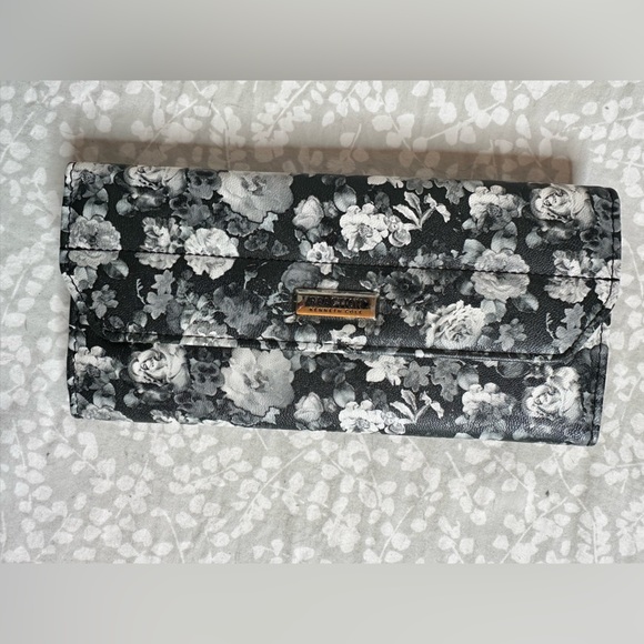 Floral Black and White Clutch - Kenneth Cole Reaction - Picture 1 of 4
